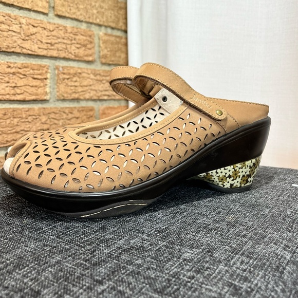 Jambu Women's leather Journey Encore Wedge Peep-toe Sandals in Tan - 9 - Picture 2 of 7